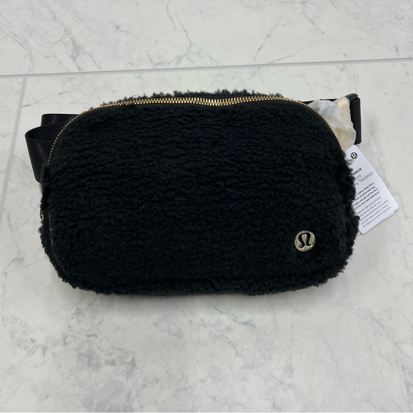 (JZ-12) Lululemon Everywhere Belt Bag 1L *Fleece - Picture 2 of 6